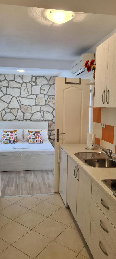 Apartments Antonia Хвар Экстерьер фото